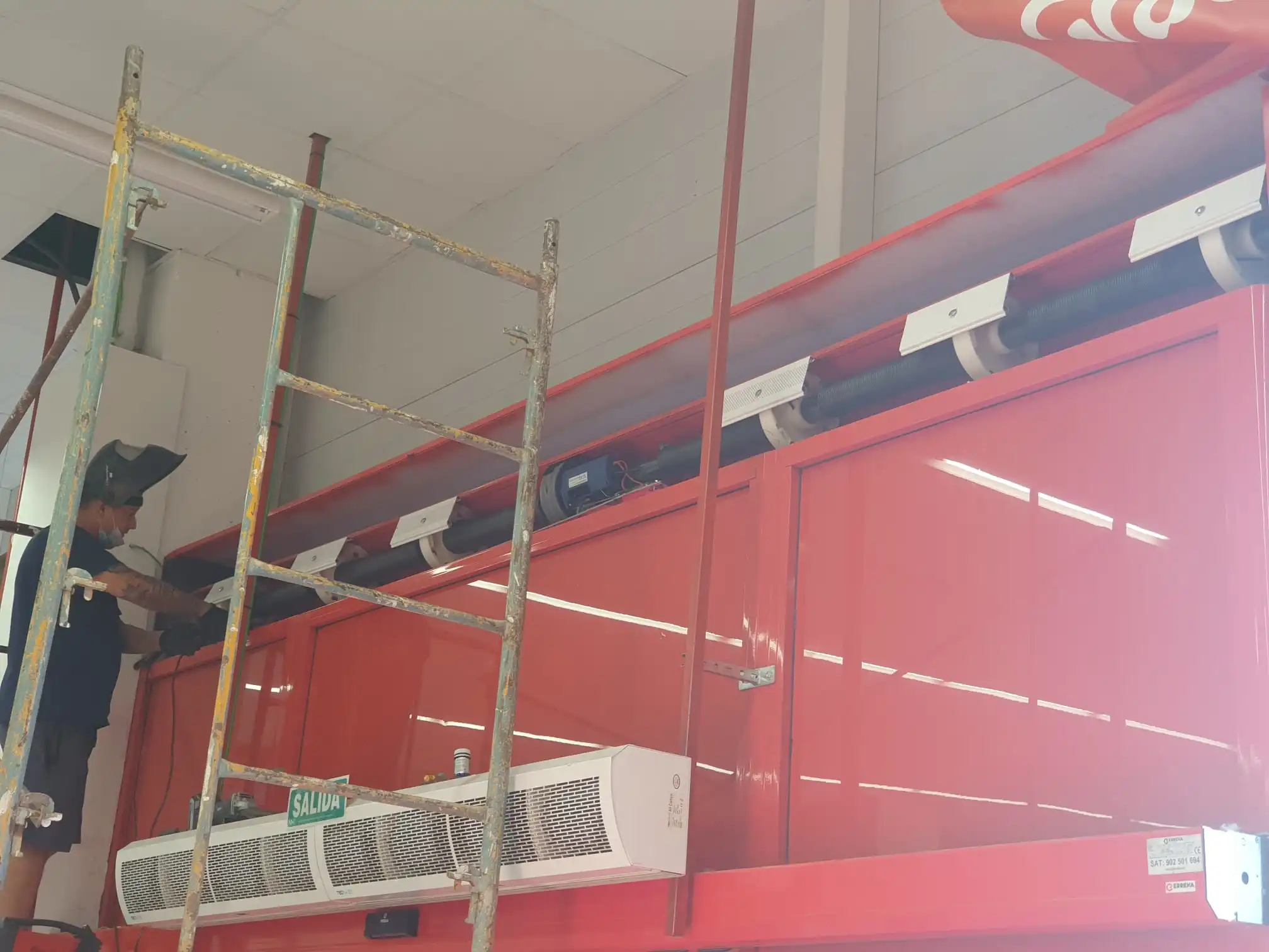 Empresa de reparacion de persianas metalicas en Betera Motorización de persianas de comercio en Betera